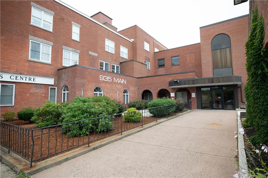 935 Main Street Unit D105, Manchester, Connecticut 06040 MLS